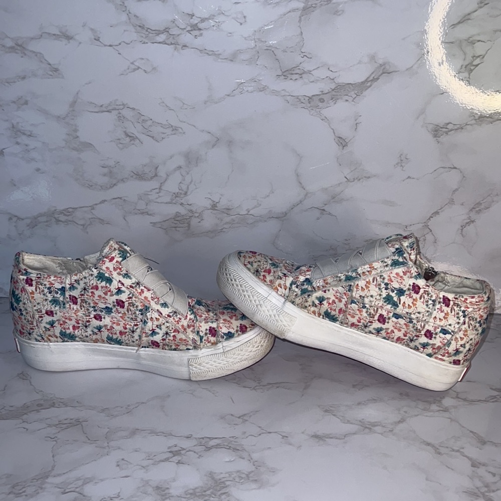 Super adorable Blowfish, raw hem high top, zip side floral print Tennies, Size 4 - Picture 7 of 9